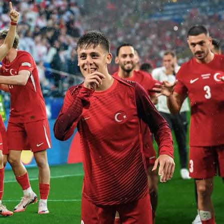 yes61context's tweet photo. 🔥 GOOOOOOOLLLLLLLLLL 

Avustralya 1 - 1 Türkiye

⚽️ ARDA GÜLER 50M FRİKİK https://t.co/um2QqN07Xe