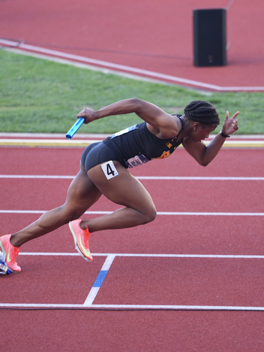 USC_Track_Field's tweet photo. 𝐅𝐈𝐑𝐒𝐓 𝐓𝐄𝐀𝐌 𝐀𝐋𝐋-𝐀𝐌𝐄𝐑𝐈𝐂𝐀𝐍𝐒 ✌️

Our women’s 4x400 relay team of Christine Mallard, Joelle Trepagnier, Takiya Cenci and Madison Whyte finish in 3:26.80 to place 7th in the NCAA Championships!!

#FightOn | @BlkGrlSunscreen https://t.co/rcexiTaEEI