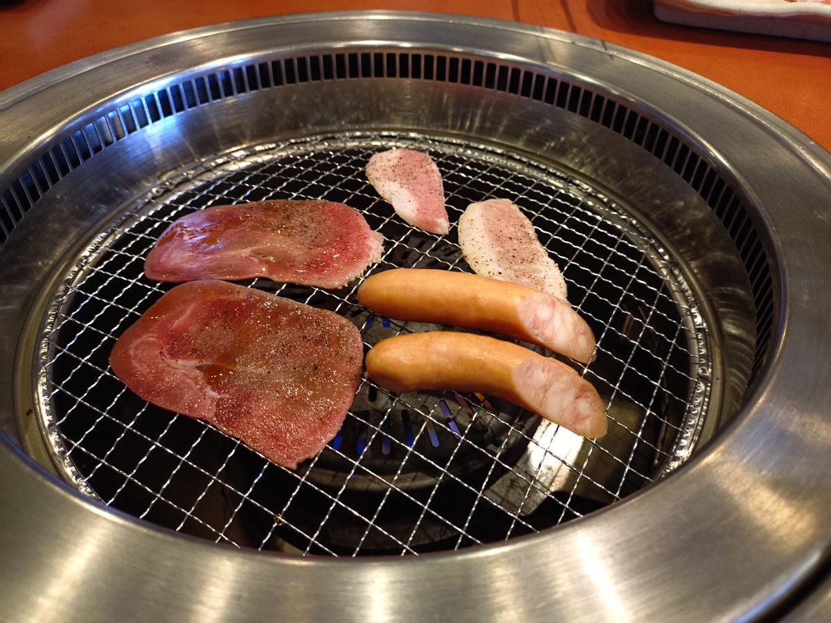 bersephone's tweet photo. 食べ放題決めてきた🤭🥩
ソフトクリームは自分でもったやつ😂 https://t.co/u2h3tbPcsR