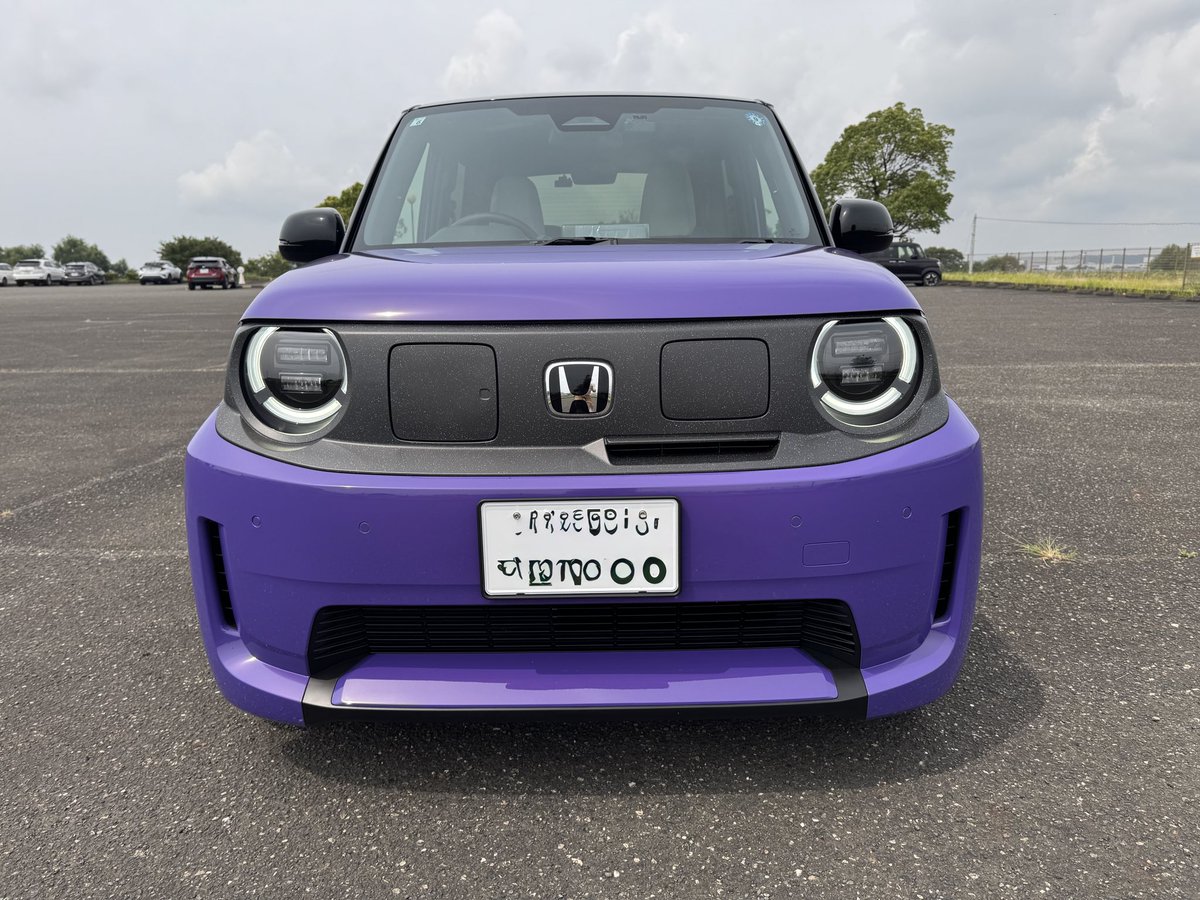Gi_Garage's tweet photo. メルカリでポチった純正ドラレコの取付に挑戦。

新車のパーツ外しは、硬いし、気を使います。
マニュアルも無い中、３時間、悪戦苦闘の末、何とか完了。

パーツを破損することも無く良かったです。

最初から車内にドラレコ用の配線がされてるのって作業の手間が省けて良いですね。カプラーオンだし。

#ホンダ #HONDA #スーパーワン #Superone #BEV #納車 #純正ドラレコ #DRH_254SF