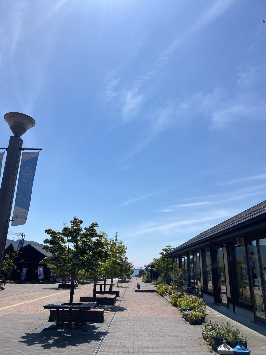 aiki_fruits's tweet photo. めちゃくちゃ天気良いですね🥵

海からえぇ感じの風ふいてるから今日は今世紀最強の女川日和です🙋‍♀️

そんなこんなで今日ものんびりお待ちしておりますーᕷ*.°

遊びに来てね〜😘 https://t.co/7ERoUp99pE