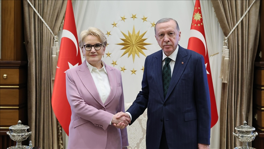 yorgundemocrad's tweet photo. @bozpek esas meseleyi hiç bir zaman konuşmamak gibi bir huyun var. Her şeyden bahsedip, asıl meseleden ise hiç konuşmuyorsun. https://t.co/XMyRt1cxSo