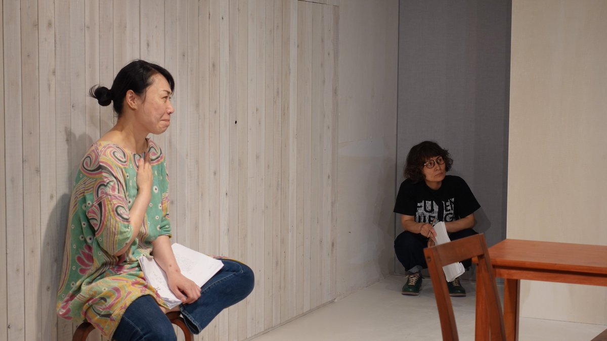 uniquepoint's tweet photo. 本番同様の稽古が続いております。

新作を生み出すのは、大変でもありますが、楽しくもあります。

まだ誰も観たことのない作品のために、稽古は続きます。

新作「フルーツ」お見逃しなく。

（なぜか藤枝ノ演劇祭Tシャツ姿が揃いました） https://t.co/iiyYzfQsxm