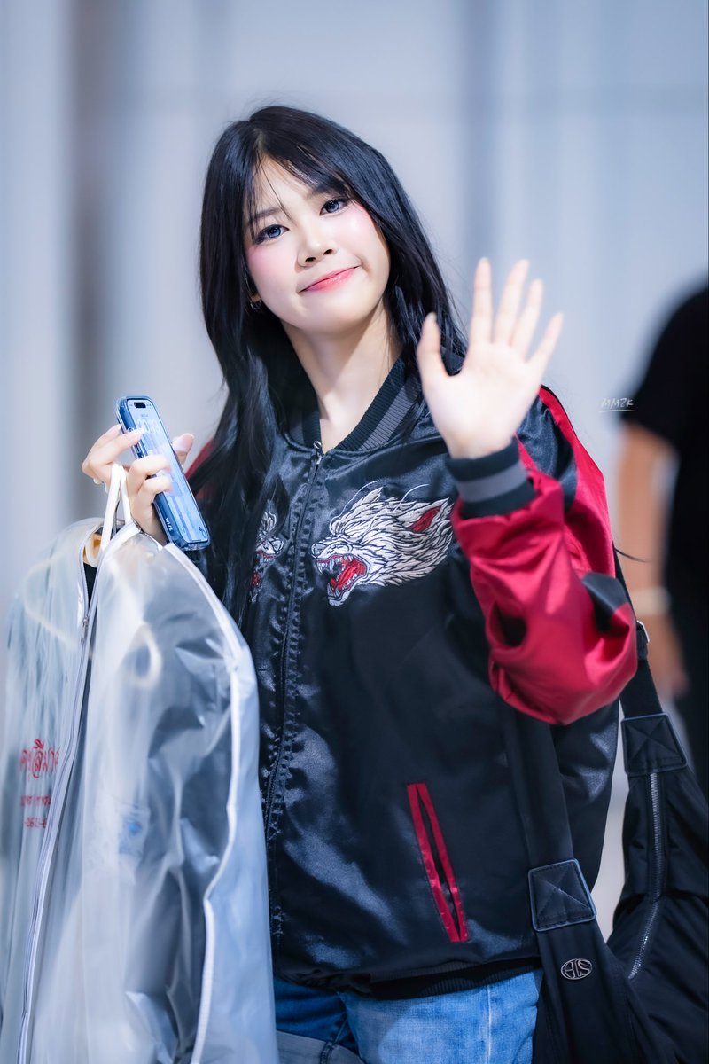 mmmmzaka's tweet photo. 📆 26.6.13_II #KhowjowBNK48 🦊🤍

[🦄🎀] #PonytailtoShushuTH_2Shot 
#BNK48 ⛳️ #TheMallLifeStoreNgamwongwan 

(♡〰️♡) https://t.co/ytSzBP7Fis