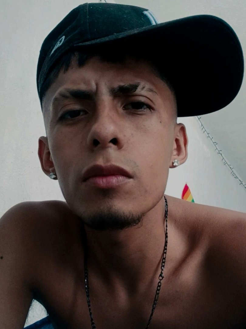 ChakalOskii21's tweet photo. 👬🏾🏳️‍🌈 Un novio para este morro chakal bellako 🥷👺 https://t.co/RMaT1mUTyu
