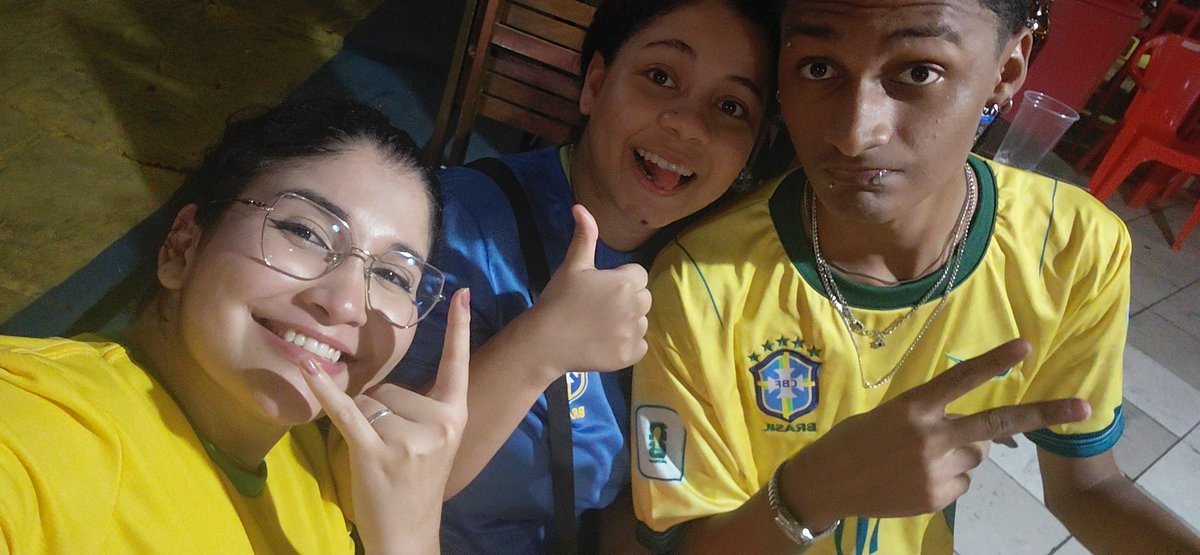 nevoarm's tweet photo. é o trio de ouro @vekgat @natcaous https://t.co/AeqKoscMvW