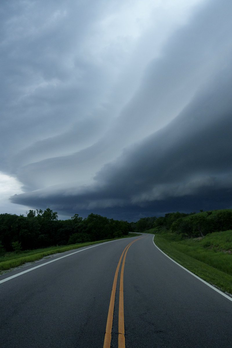 WXPeterGriffin's tweet photo. Beautiful shelf south of Alma KS https://t.co/dvoLYsZ4Z2