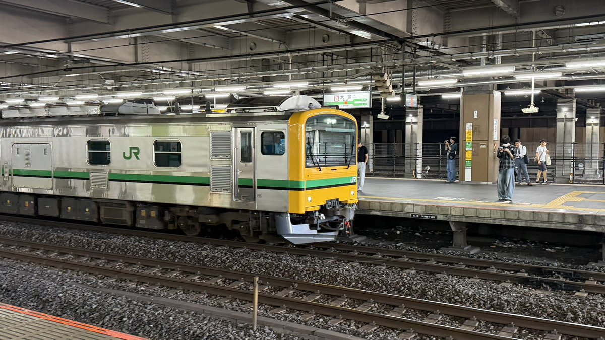 orange_local115's tweet photo. 大宮駅11番線に珍しいのが来た https://t.co/421n8n694S