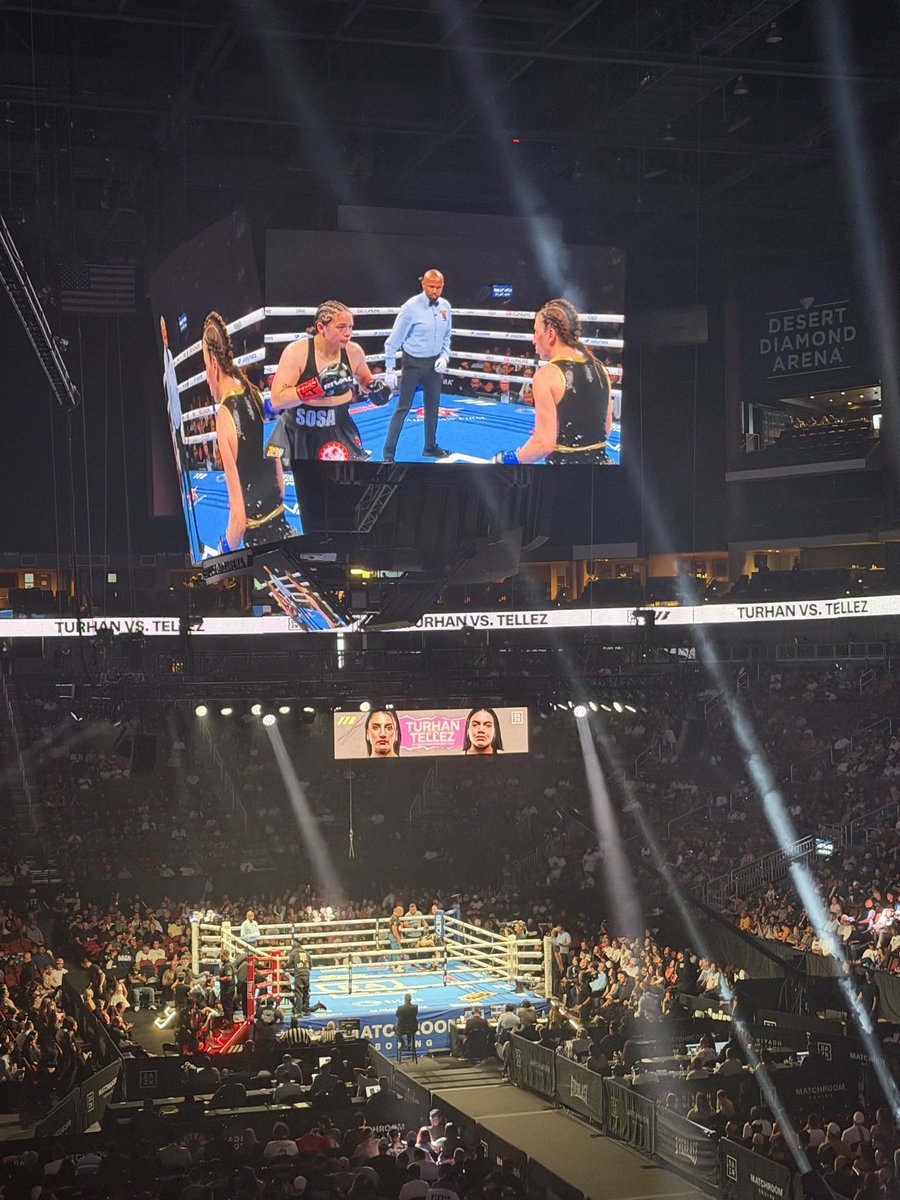 pscroggi's tweet photo. @SteveKim323 This is a live crowd even early in Glendale. https://t.co/bfX61qsjxZ