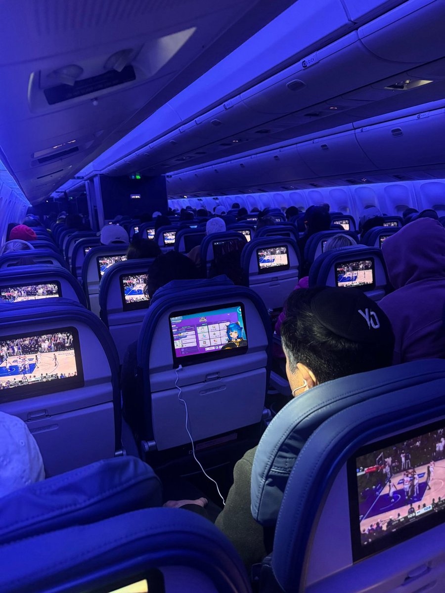 1999616's tweet photo. whole plane watching the knicks game except for one dude watching 3 YEAR ANNI Marathon】10 Hours of Fun 🎉【Poko Rakun】 https://t.co/Tv4tJPMddK
