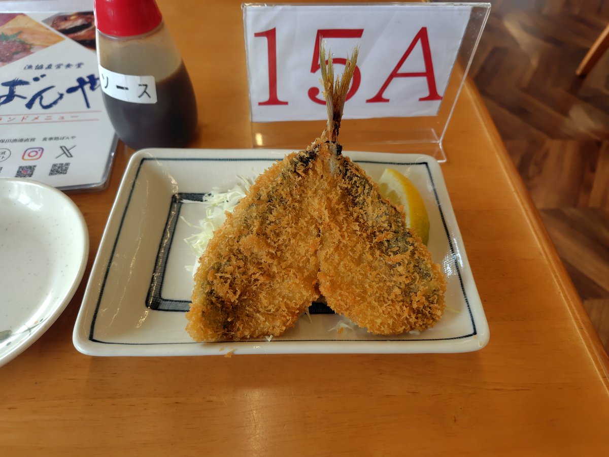 Kucci1976's tweet photo. 朝ご飯
鯵くらべとアジフライ https://t.co/PnJxKm5fii