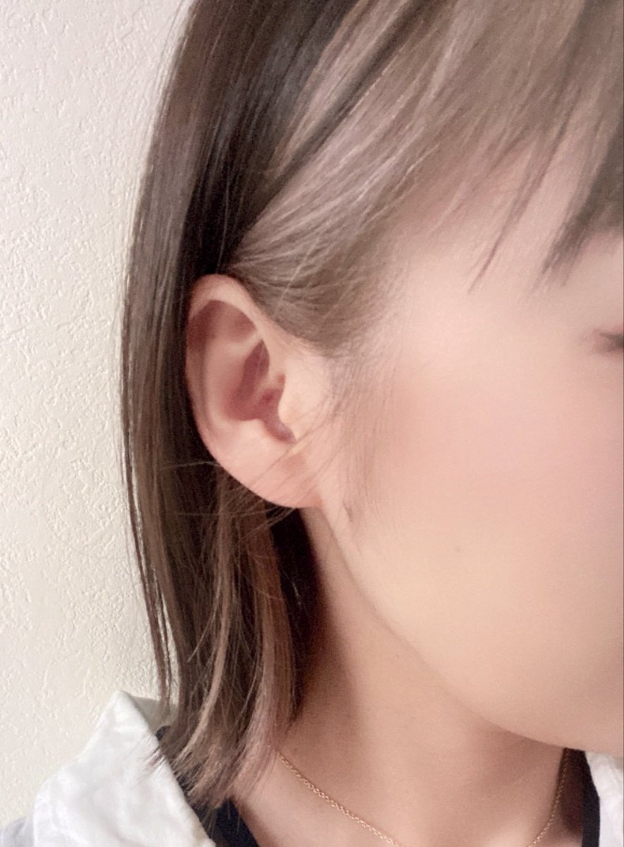 maako0627's tweet photo. 久々に美容院💇‍♀️✨
春のインナーカラーピンクから変更☺️今回もイイ感じの色にしてもらえた😌
髪もちょっとくくれるくらい伸ばしてみるため今回はそんな切らず🙃外ハネもできるし、前髪眉上短めでイメチェンできた😋✨
そんで、初もっちゅりん💕 https://t.co/FC4pxYlxyb