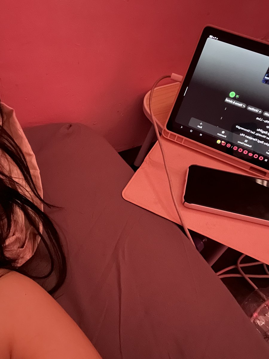 lea tweet media