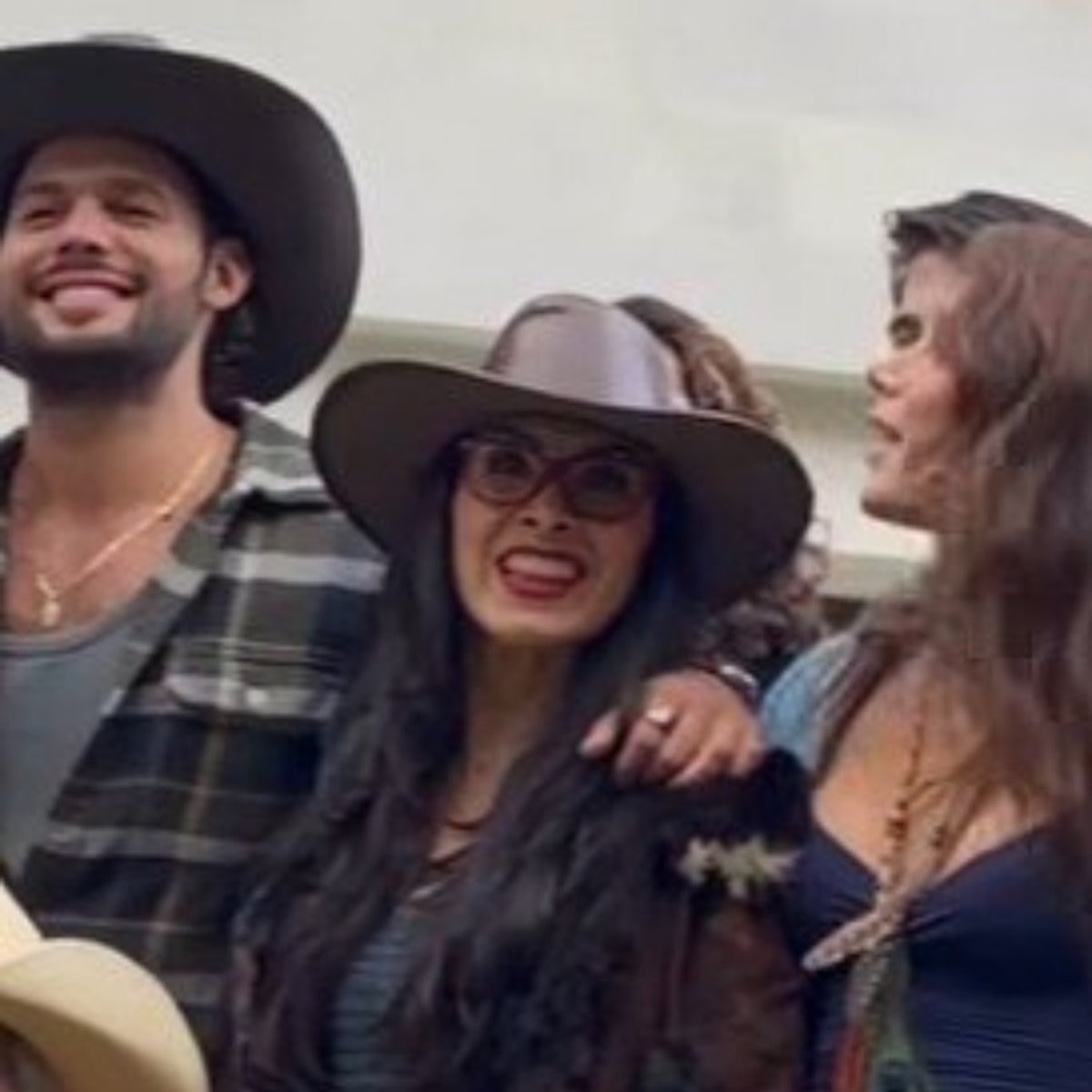 GenesisMez7098's tweet photo. Jovita, jovitita y el hermanito coraje😍 https://t.co/8k4TBr6ECS