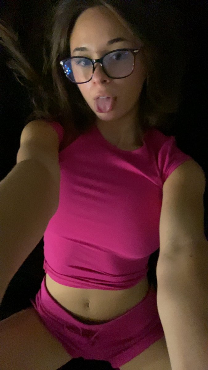 bribunniii's tweet photo. im single would you date me?   

◯ Yes    

◯ No      

◯ Depends https://t.co/o1AOHKegV0