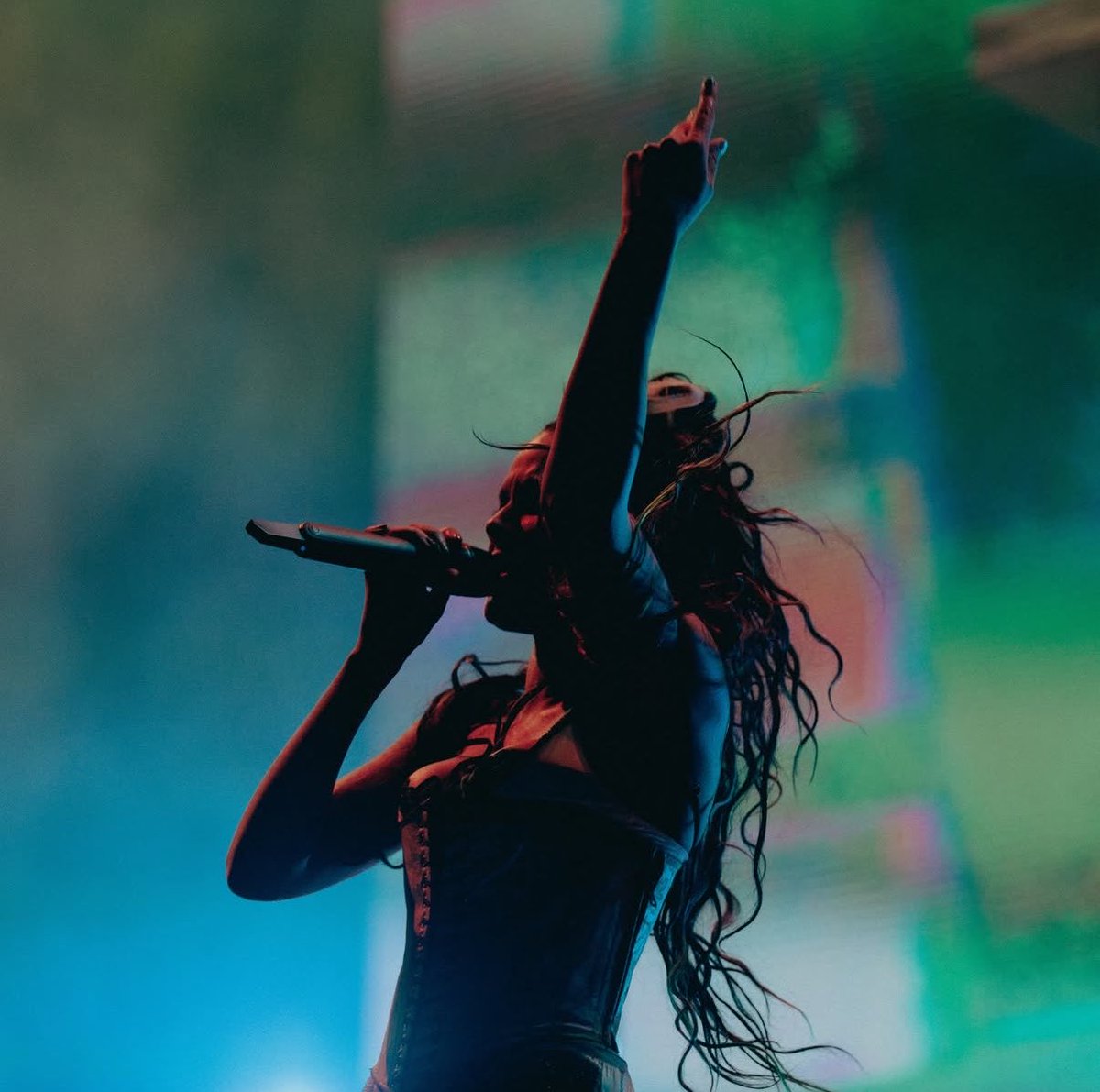 lonelyisthejulz's tweet photo. biggest rockstar to ever rage on the fuckin stage https://t.co/h7FDyJmbpJ