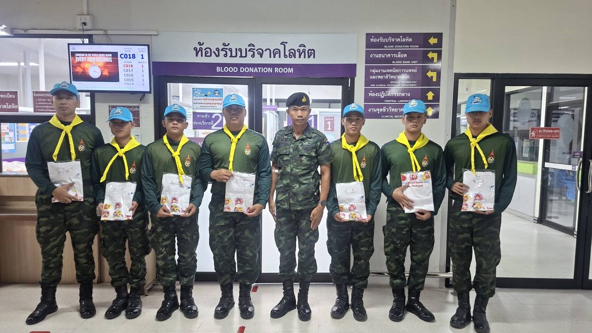 why_thahan's tweet photo. พล.ต. นพดล วัชรจิตบวร ผบ.มทบ.39/ผอ.ศอ.จอส.พระราชทาน มทบ.39 ได้มอบหมายให้ ร.อ.จักรินทร์ ภูเขียว นำกำลังพลจิตอาสาพระราชทาน มทบ.39 บริจาคโลหิตให้กับ นาง สมถวิล ชัยบำรุง บ้านเลขที่ 9/2 ม.13 ต.หนองกุลา อ.บางระกำ จว.พ.ล.  ซึ่งประสบอุบัติเหตุทางรถยนต์ ต้องการเลือดสำหรับสำรองการผ่าตัด https://t.co/K1nBM5llKV