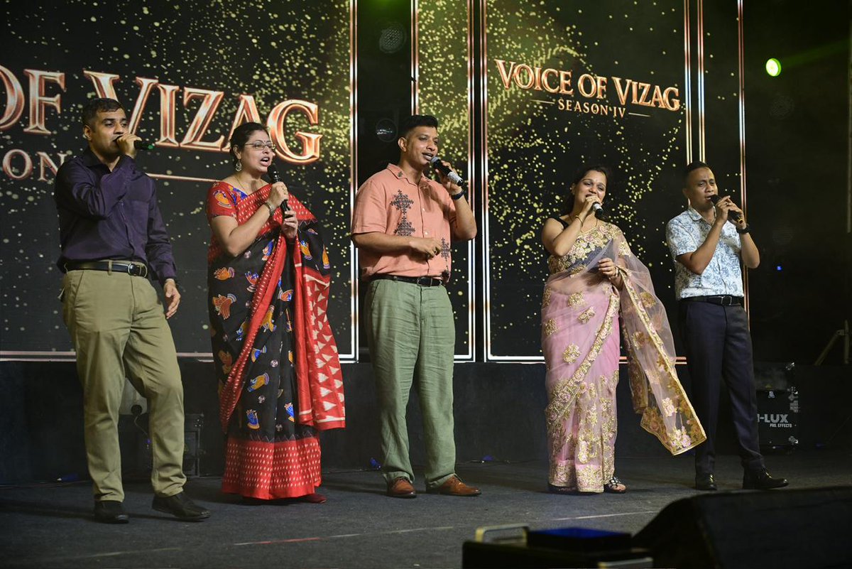 IN_HQENC's tweet photo. 🎤✨ From the first note to the final crescendo!

🎶Voice of Vizag, #EasternNavalCommand’s premier singing talent show, culminated in a spectacular Grand Finale at Dolphins' Cove. Over the course of the competition, 42 talented singers showcased their musical prowess through multiple rounds, captivating audiences along the way. 

👏🎵The award winners and participants were felicitated by VAdm Sanjay Bhalla, FOC-in-C, ENC and Mrs Priya Bhalla. Congratulations to all participants for an inspiring celebration of talent and music!