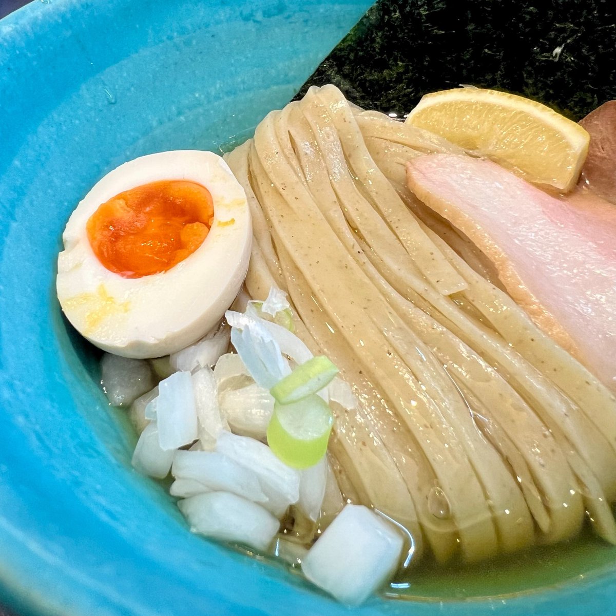 donchannooyaka1's tweet photo. 麺屋AMORE@浜名区小林

『煮干し冷やし中華』

カツオ兄さん流冷やし中華🎐
ど ウ マ い に キ マ ッ テ た (｡•̀ᴗ-)ก
ご馳走様でした🙏 https://t.co/v0j7YIVMJ5
