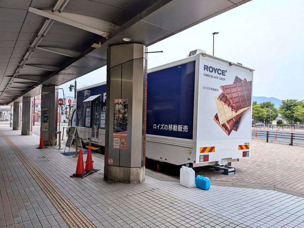 sora_2n's tweet photo. こんな移動販売車があるのね https://t.co/4rNKpyKjFq