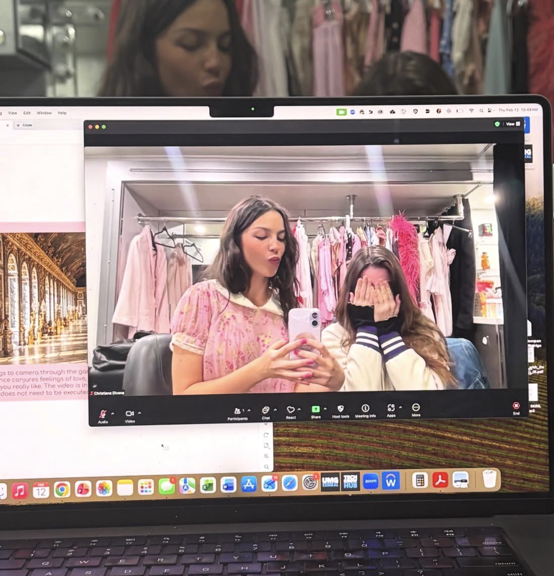 accessoliviabr's tweet photo. O photoshoot de “you seem pretty sad for a girl so in love”, de Olivia Rodrigo, foi realizado em fevereiro de 2026. https://t.co/Rt29Jc1fms