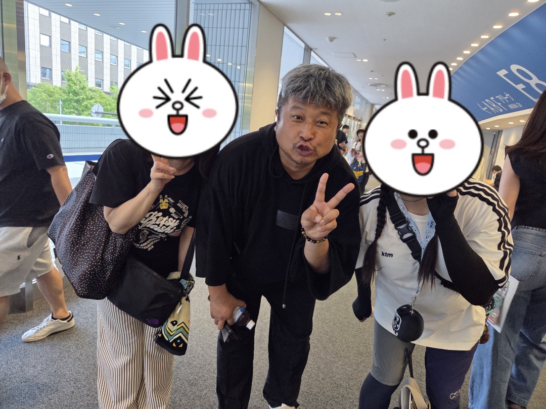 momoabcyou's tweet photo. 大谷さんに会いました🫡
#ケツメイシ
#横アリ https://t.co/4Ks4P7cnkB