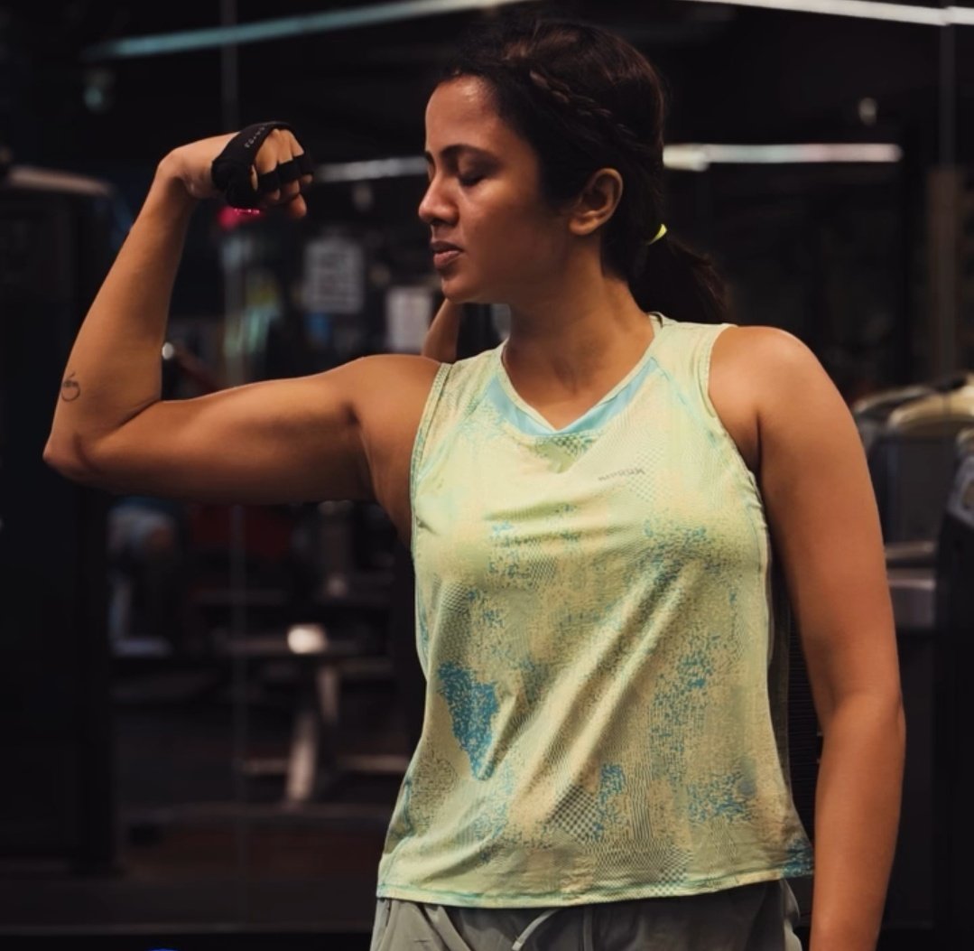 ClubMemez's tweet photo. Anjana Mami Gym Freak 💪 https://t.co/cWVCiTxThQ