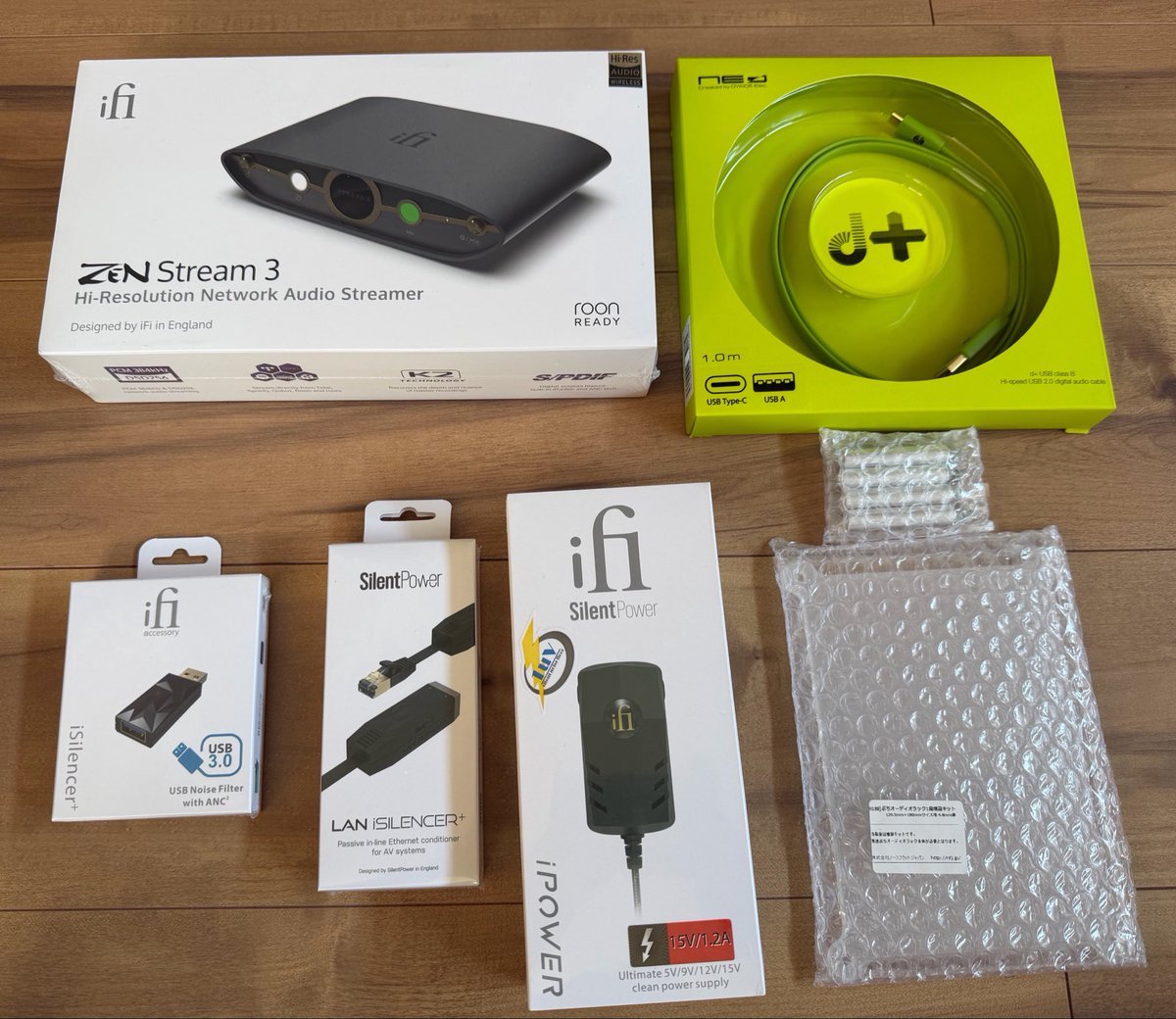 tanacchi_almost's tweet photo. 全て揃ったので…
いよいよ設置します！

ifi Audio  ZEN Stream 3
iPowerⅡ 15V
LAN iSilencer+
iSilencer+
オヤイデA to C USBケーブル 1.0m
ぷちオーディオラック1段増設キット

ややオカルト商品も混ざってますが…本当に音質UP効果あるのかしら
電源周りは予算の関係上アダプタ追加のみにしてます https://t.co/MnUW3j0k5m