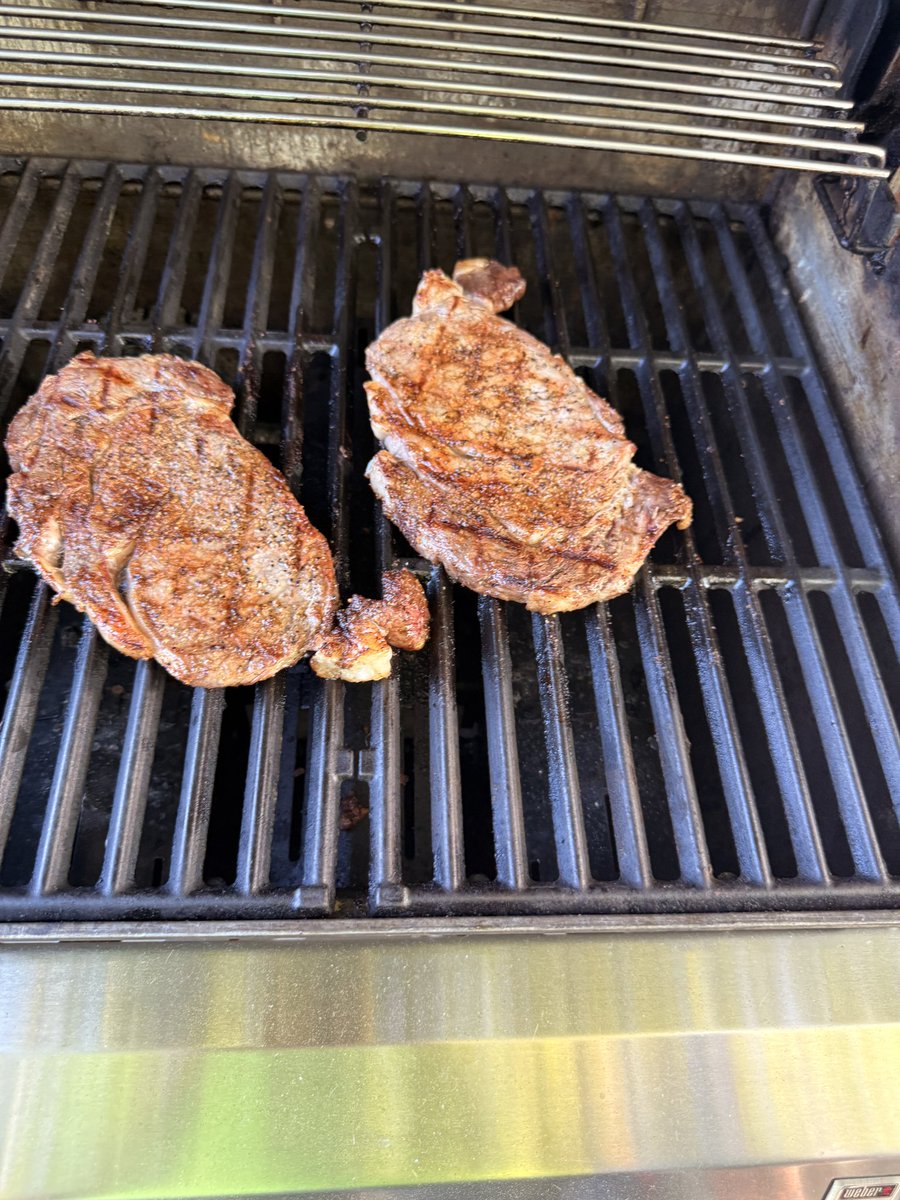 JChunking's tweet photo. ディナーはステーキ🥩　私はポン酢で。。。ポン酢が一番美味い😋 https://t.co/WssyyCDIBV