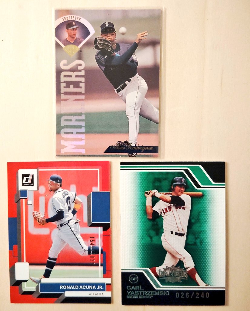 BDad617's tweet photo. Another week ,.Another GIVEAWAY!! If you want to win this lot just follow, rt and comment a 🇺🇸 for flag day.. 
Lot includes :
ARod Rookie 
Acuna 1545/2022
Yaz 026/240
Draw on 6/19 
Gluck all #Thehobby #TBBCrew https://t.co/x6VRMKNHXy