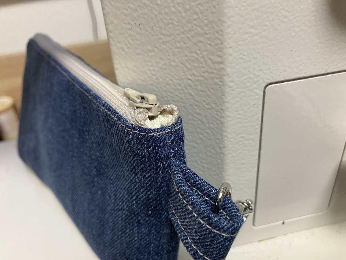 hoppe_craftlab's tweet photo. ポーチ1号できました✨
ファスナーの付け方、奥が深い🧐
コレから色々アレンジ入れます！ https://t.co/cIxN1O1j5L