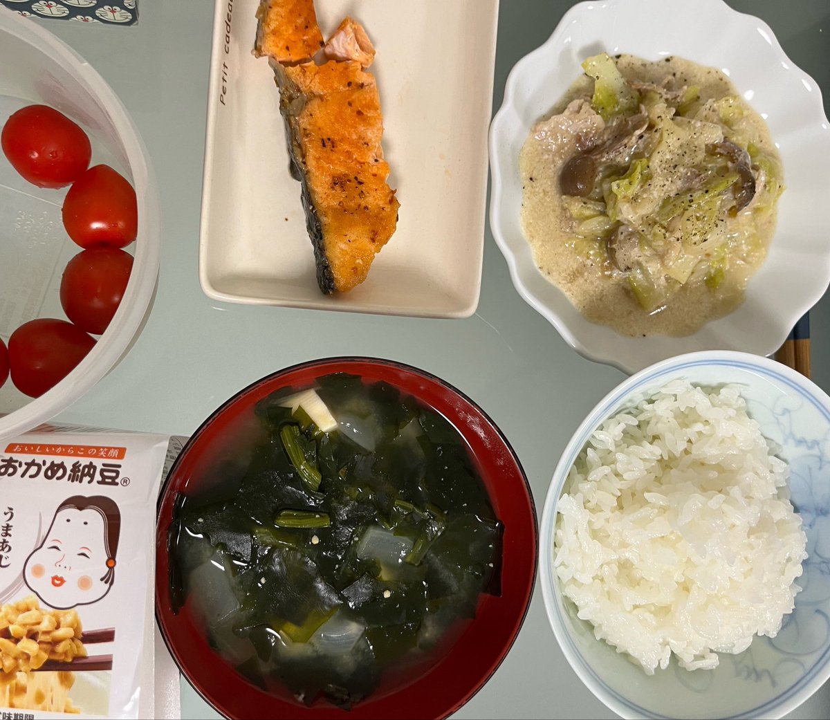 gfkei2's tweet photo. 昨日の夕飯♪
キャベツと豚のクリーム煮、
無塩の鮭にポルチーニ塩をふって焼いた🐟
大学生になった息子、最近めっちゃ食うんだけど、男子ってそんなもん？ https://t.co/JY1OgwczKt