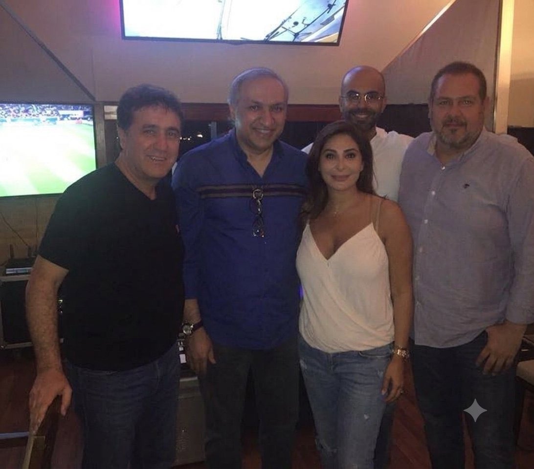 KJamelan's tweet photo. هذا كولكشن النجاح 😅 #اليسا @elissakh مع عدم التقليل من فريق عملها الحالي https://t.co/o4rnPgA8B3
