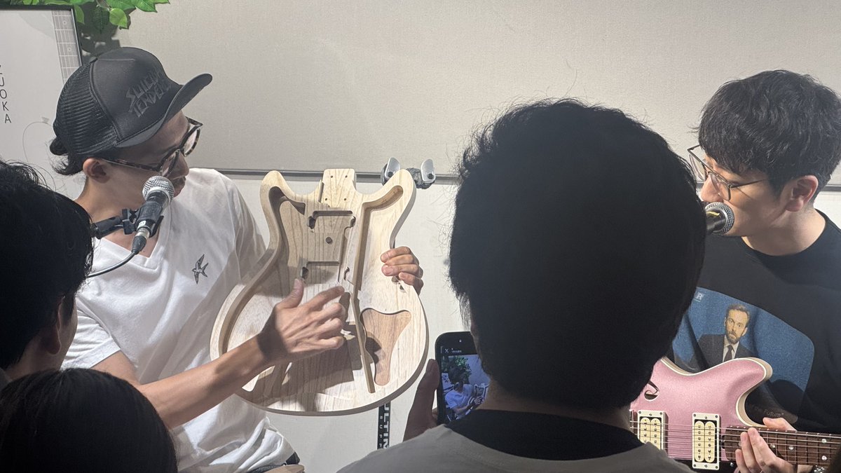 shima_shizuoka's tweet photo. 「有賀教平 meets JAPANESE HANDMADE GUITAR BRANDS 」

イベントにご参加頂いた皆様、有賀さん、吉田さん、松本さん、豊崎さん、誠にありがとうございます‼︎

遠方からのご参加に感謝申し上げます。

#静岡ハンドメイドギターフェア https://t.co/4lzpymeGLZ