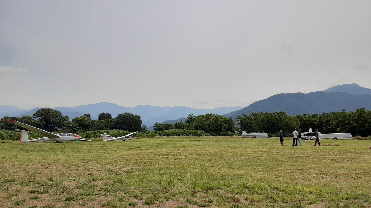 sky_muta's tweet photo. 今日も長野市滑空場に来ました
しっかりした南風で22発航です
今日は2機ですかね
21とJr
リベレは残念ながら無線不調
私の見立てではコネクタ配線を含めたスピーカ周り

機体の様子
人力索引き
本日初発航の21 https://t.co/7C6bUijYId