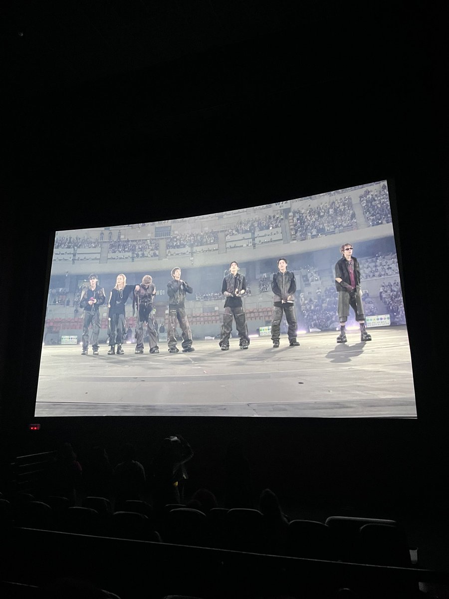 ragazzacry's tweet photo. Aniversário de 13 anos do BTS
Aniversário de 10 anos da Nataly com o BTS 💜

#bts_worldtour_arirang_liveviewing 
#BTS_ARİRANG_busan_day2 
#BTS_ARİRANG 
#BTS  #BTS_ARİRANG_BUSAN https://t.co/Cvnreg0Urr