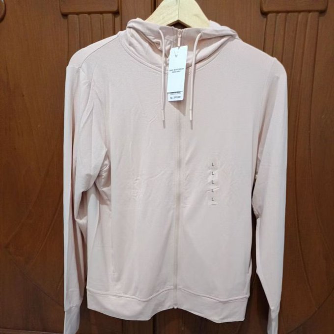 Filantprn's tweet photo. Wts uniqlo airism model pocketable
New with tag,100% original no minus
Avail 🍊 https://t.co/plGyjWNWne https://t.co/snBnp7tWas
