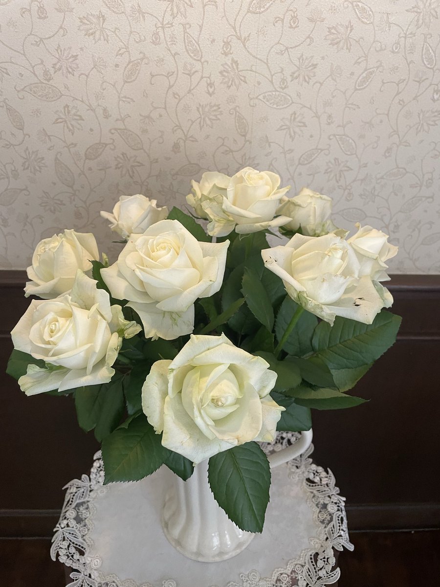 caferuhe's tweet photo. おはようございます😊
6月14日日曜日、本日の薔薇🌹
営業時間は12時から18時まででございます🫖
ご来店お待ちしております☕️
6月15日月曜日臨時休業致します💐
ご来店をお考えのお客様申し訳ございません🙇‍♀️
Instagram    cafe.ruhe 
#cafe   #カフェルーエ　#紅茶　#薔薇 https://t.co/CM9cQL3kjN