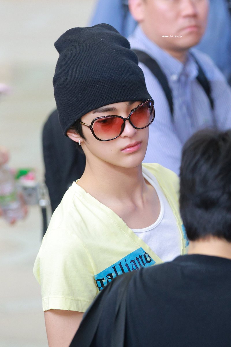 HyeonHoism's tweet photo. Hyeonkeon
rich calm protective bf      his model bf https://t.co/gUrRheYeHH