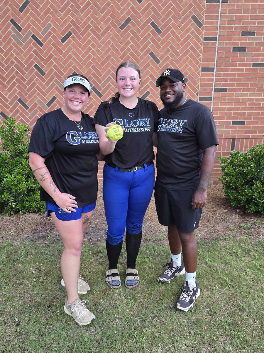 MsGloryNatl16's tweet photo. We'll be back on Sunday at the 2026 Southeast MS Bombers Invite in Oxford, MS. Finished the last game of the day with a 220'ft 💣 by #10 Emery Edwards💪 Way to fight, Ladies!! #msglory #ALLIN https://t.co/jxc1aAFsc8