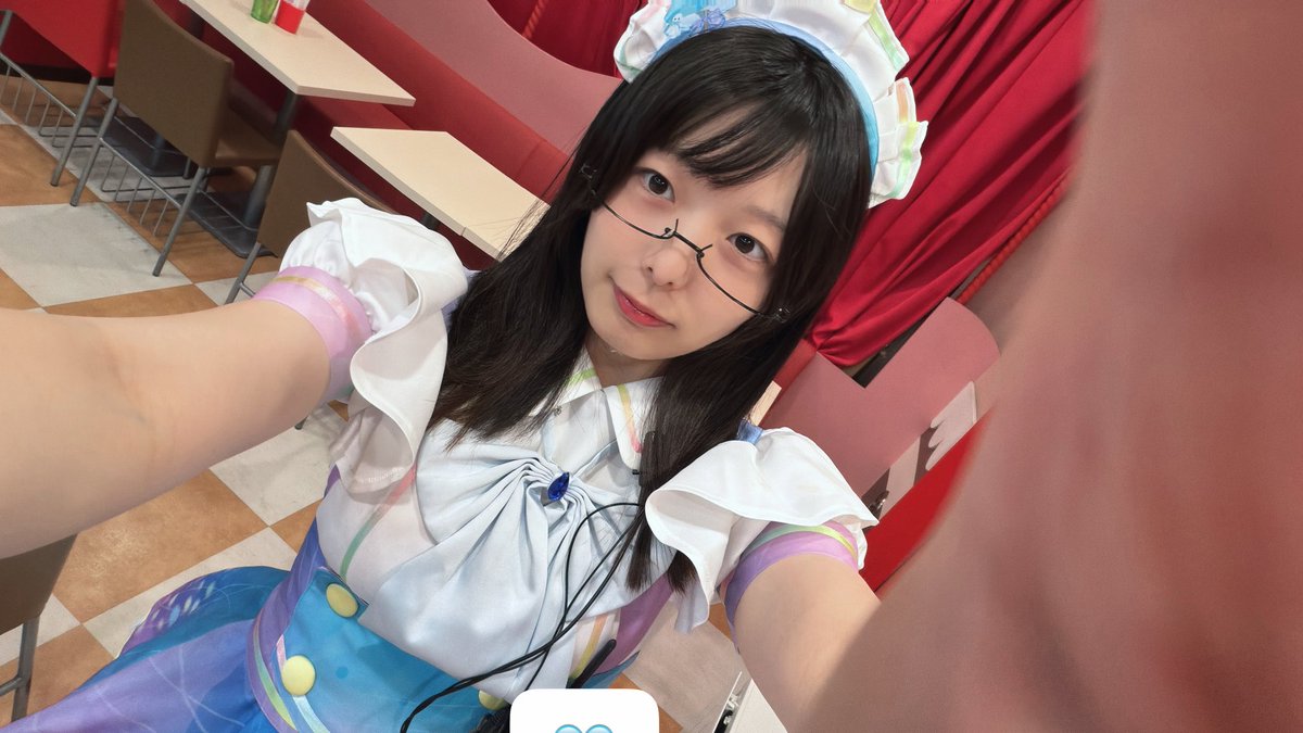 shake_maid's tweet photo. お給仕17時まで🐟
雨ドリを着ています、外は雨が降ってないので秋葉原には来やすいのでは？といった気持ちです。昨日は夜カフェをしてケーキを食べてしまったので今日は沢山動いて消化しなければ❕といった気持ちです。
様々な気持ちを持って今日もお給仕をします  #しゃけと使い https://t.co/C5EABnvLmF