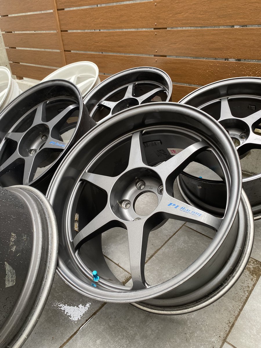 che3ca1's tweet photo. 自宅の庭からP-1 Racing QFが生えてきました
17 × 9j+5
17 × 9.5j+8
18 × 10j+12
たぶん全部2002年製造 https://t.co/ts4B4zhvK0