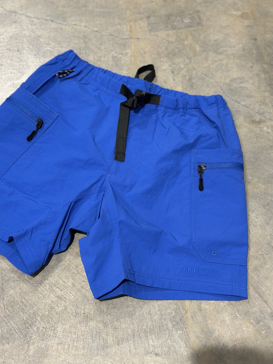 Orange_Vison's tweet photo. 【夏のキャンパーの人気ショーツ】
こんにちは！
VISON店牧野がオススメする逸品！
メーカー:GRIP SWANY
商品名:SUPPLEX GEAR SHORTS
GRIP SWANYの定番ギアショーツが入荷しました！特徴は9つのポケットが搭載された高い収納力🏕️また今年は気分が上がるカラフルなラインナップで登場！キャンプはもちろん、デイリーユースでも活躍間違いなし✨
#GRIPSWANY
#グリップスワニー
#ショーツ