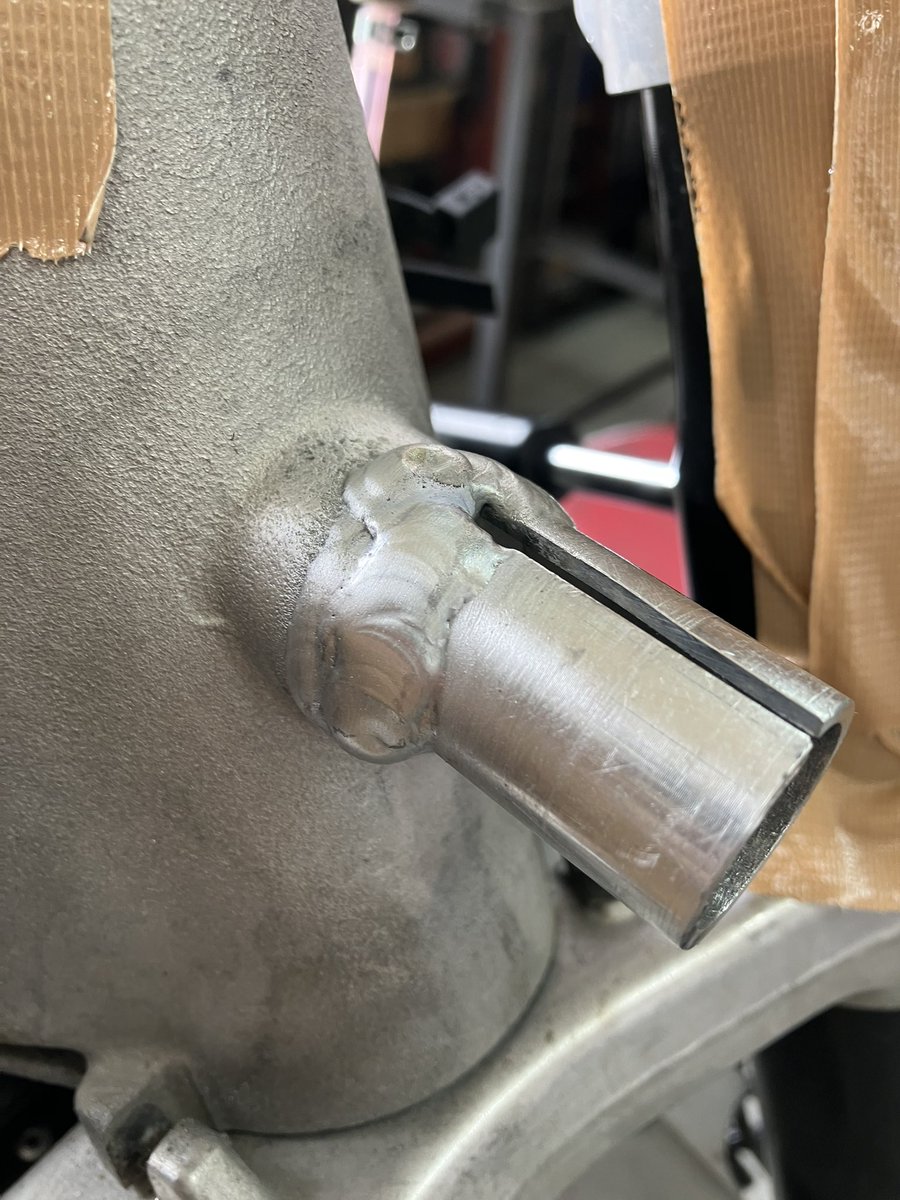 M7_project's tweet photo. NSF250のフレームのクラック緊急修理👨‍🔧
来週、全日本筑波だよねー
カウルとかは頑張って治してw https://t.co/OYCSo1r8ym