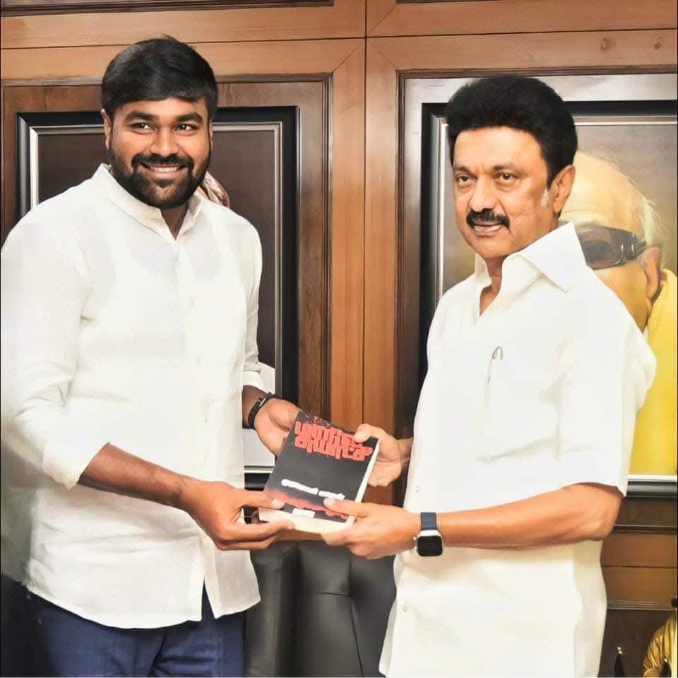 PgdcaB's tweet photo. இன்று பிறந்தநாள் காணும்
கழக மாணவரணி 
மாநில துணை செயலாளர்
அண்ணன்
திரு.  @v_g_gokhul
அவர்களுக்கு
 பிறந்தநாள்🎂💐 வாழ்த்துக்கள் https://t.co/TDmCPPItcb
