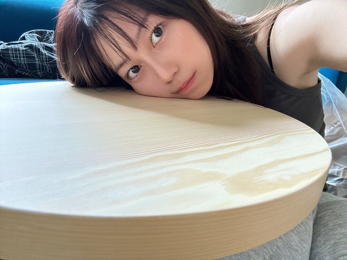 iocos69's tweet photo. 朝から家具を組み立ててる https://t.co/lkzRaBrrMB
