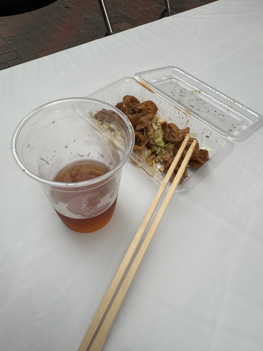 FUNBABAR's tweet photo. 昼に飲むビールとシロモツうめ〜 https://t.co/lqKqMYPOrf