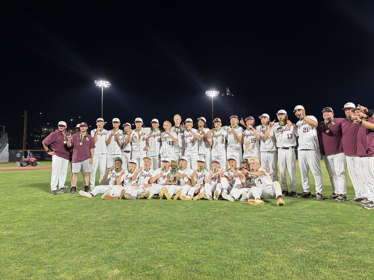 OHSAASports's tweet photo. ⚾️#OHSAA BASEBALL: New Albany is your Division II OHSAA State Baseball champions! They defeated Cuyahoga Falls Walsh Jesuit 4-1. This is the Eagles’   third baseball state title. https://t.co/H3RwDtUrsr