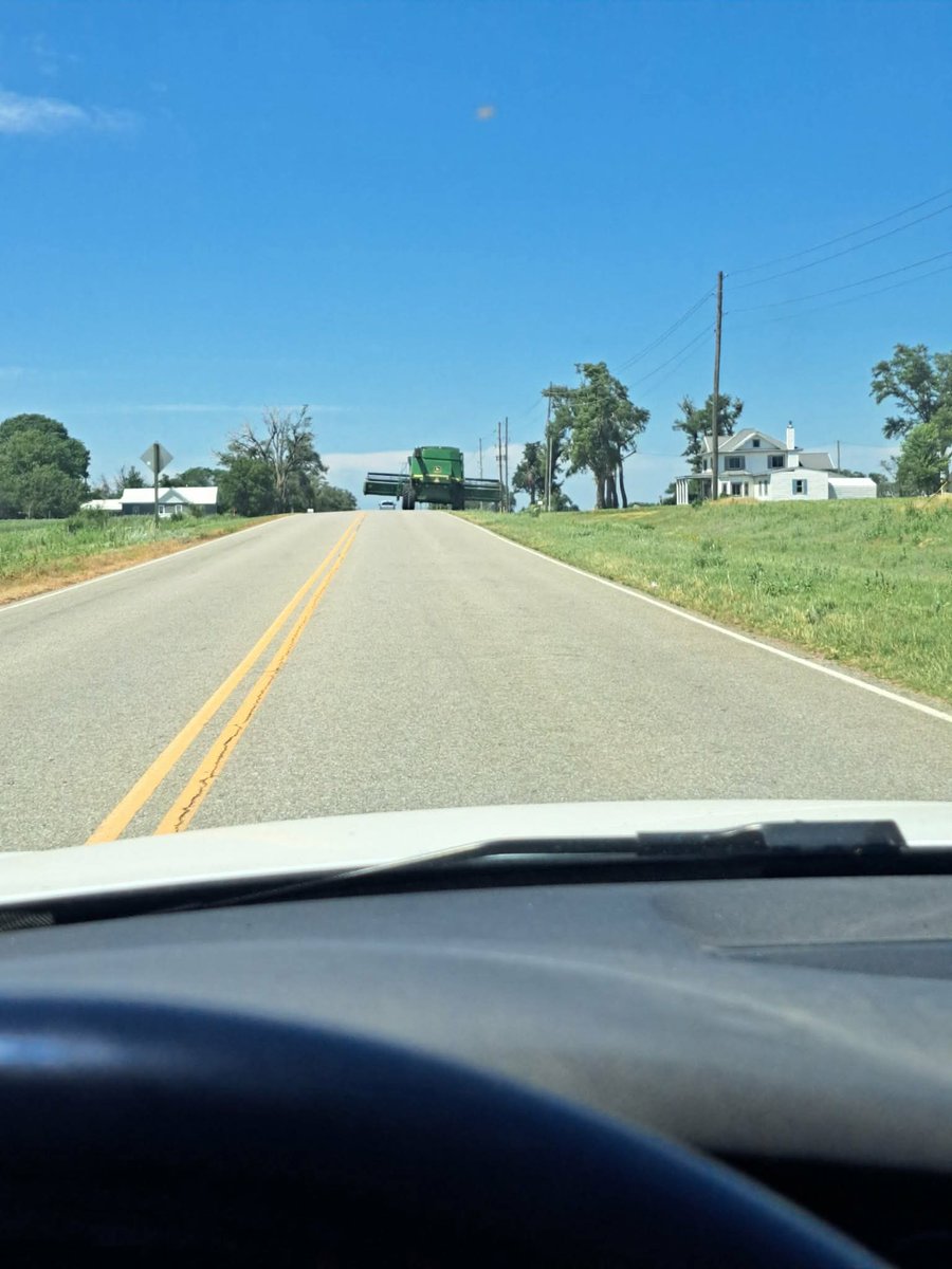 DixHull's tweet photo. Many states have traffic jams caused by accidents. Kansas has.... https://t.co/Ecix85ksmp