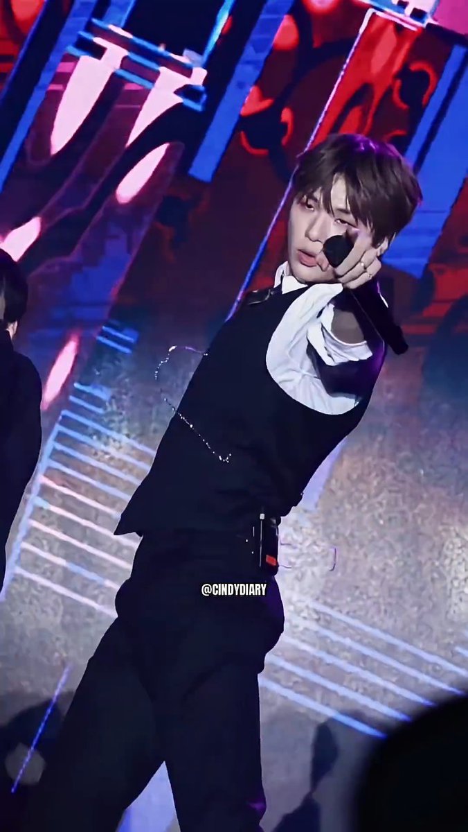 flowd_selvie's tweet photo. Touchin 🫵 #KANGDANIEL https://t.co/PcBBmVaBbv